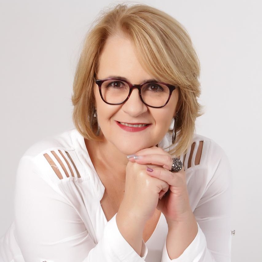 Rita de Cássia Remonato -Especialista em Psicologia e Saúde Mental. Terapia cognitivo comportamental e abordagem centrada na pessoa.